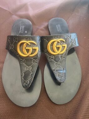 Gucci Black Leather GG Embossed Thong Sandals with Gold Double G Hardware